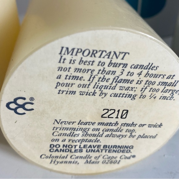 Set of 2 PartyLite Pillar Ivory Vanilla Scented Candles - Picture 4 of 6